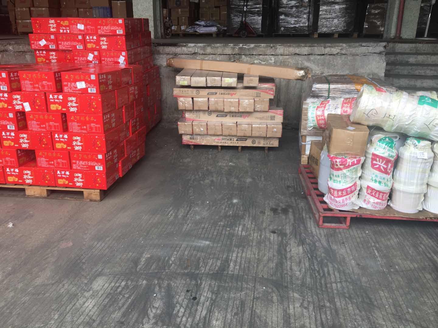 物流货物装车作业现场
