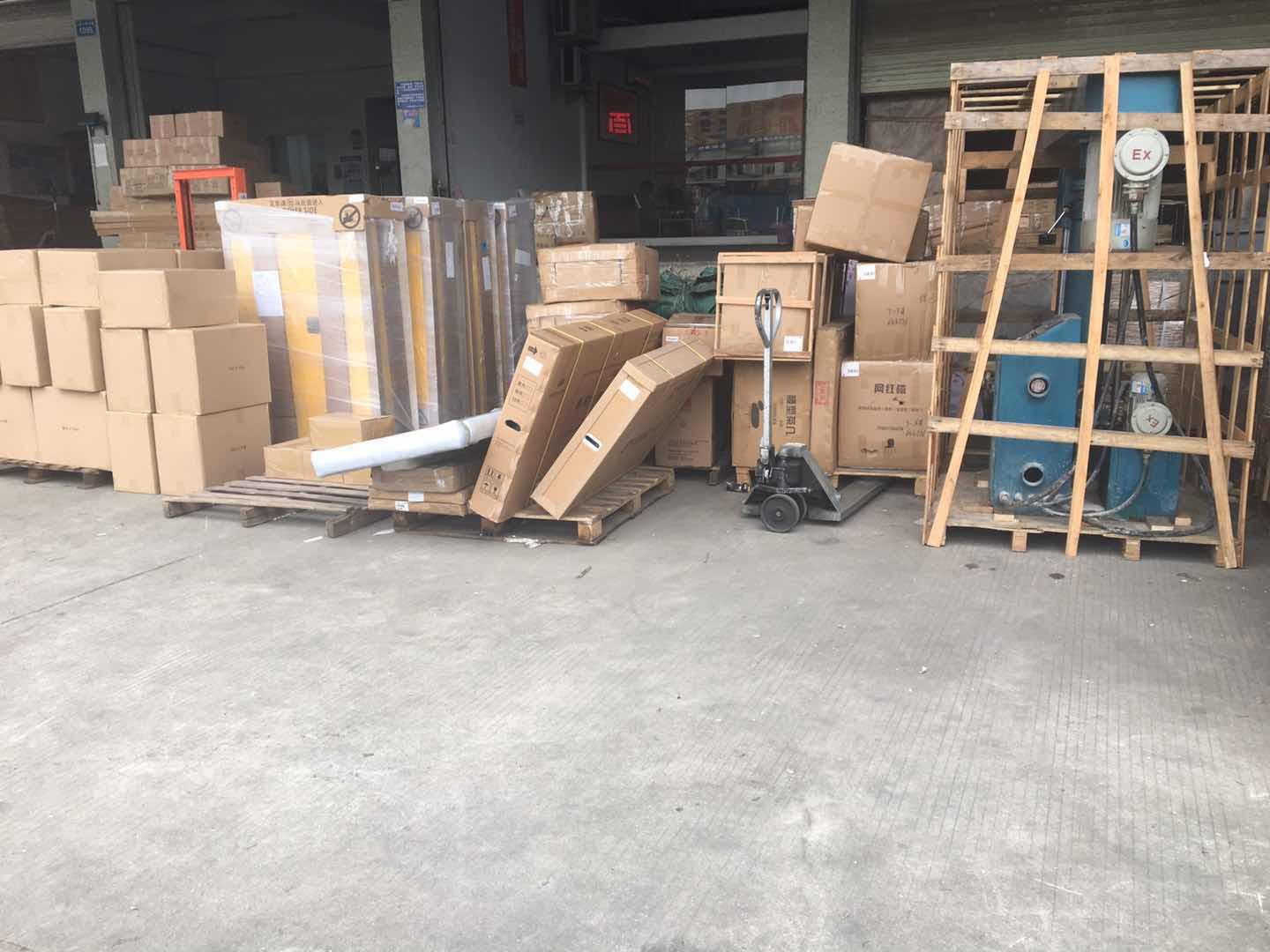 物流货物装车作业现场